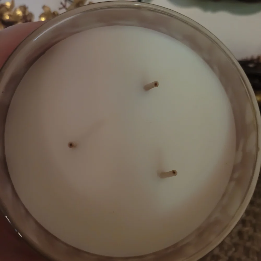 White Barn Pink and Cream Bath Soak Luxurious Relaxation - Picture 2 of 3